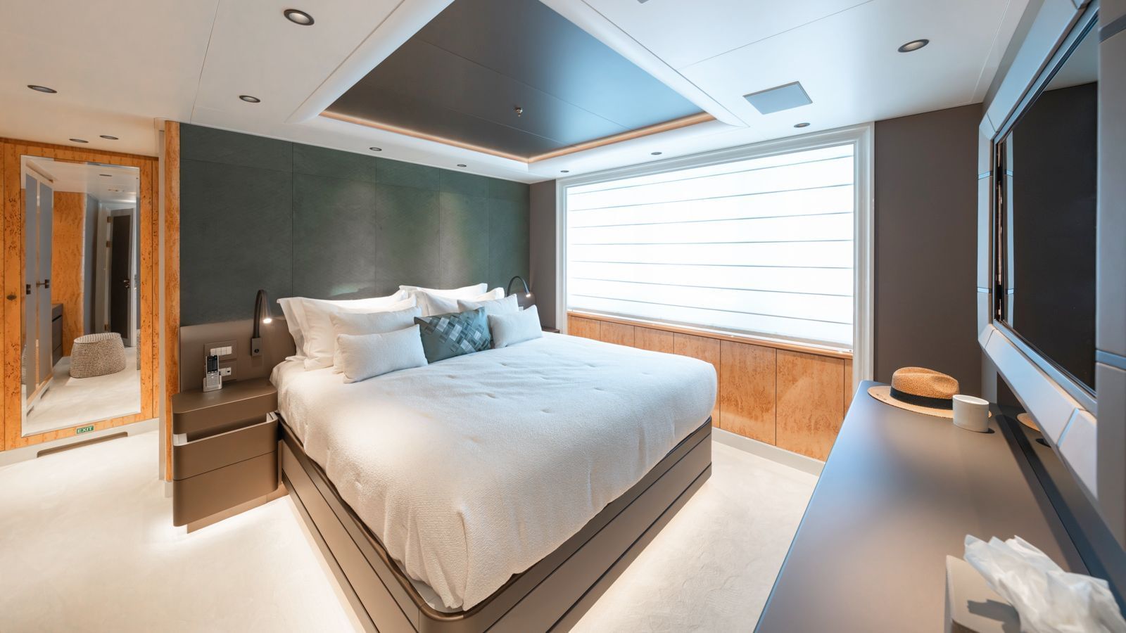 M/Y AELIA yacht club charters Cannes