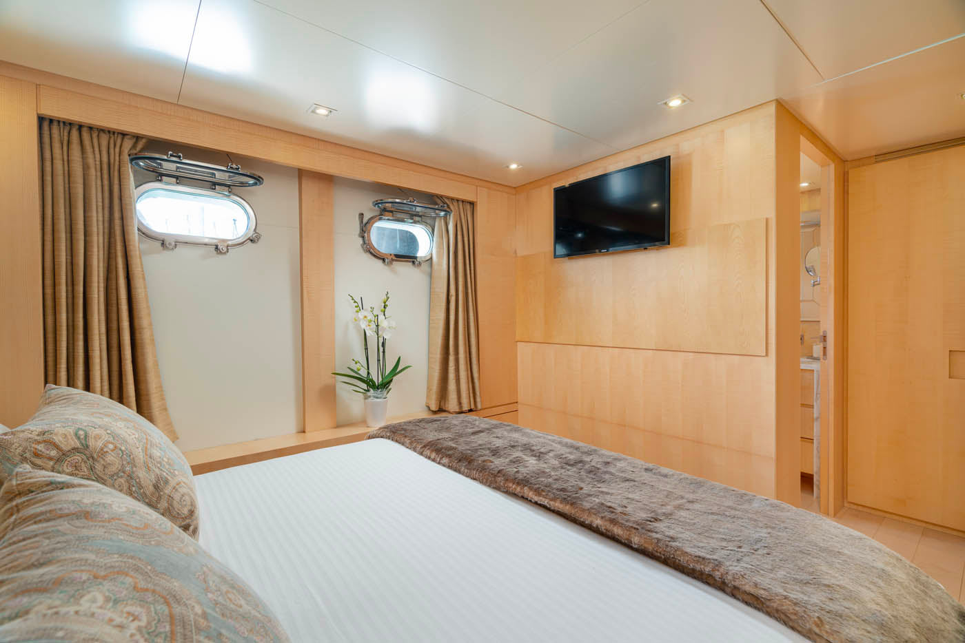Best Luxury Yacht Charter Italy