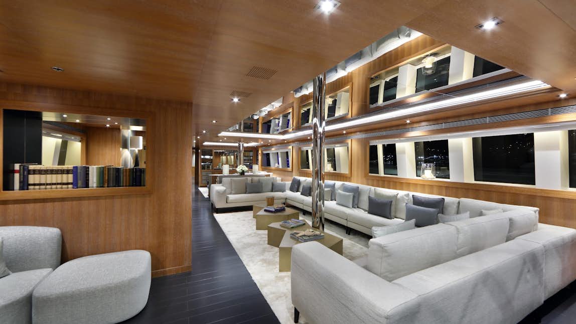 Weekly yacht Charter Cannes