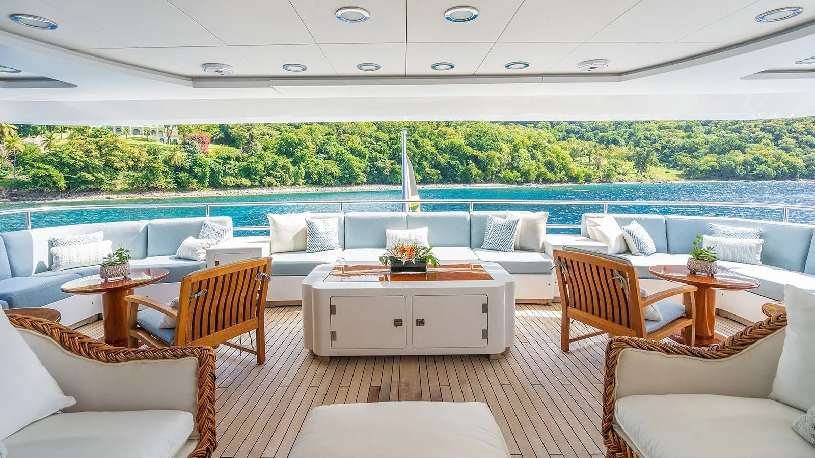 Weekly yacht Charter Cannes
