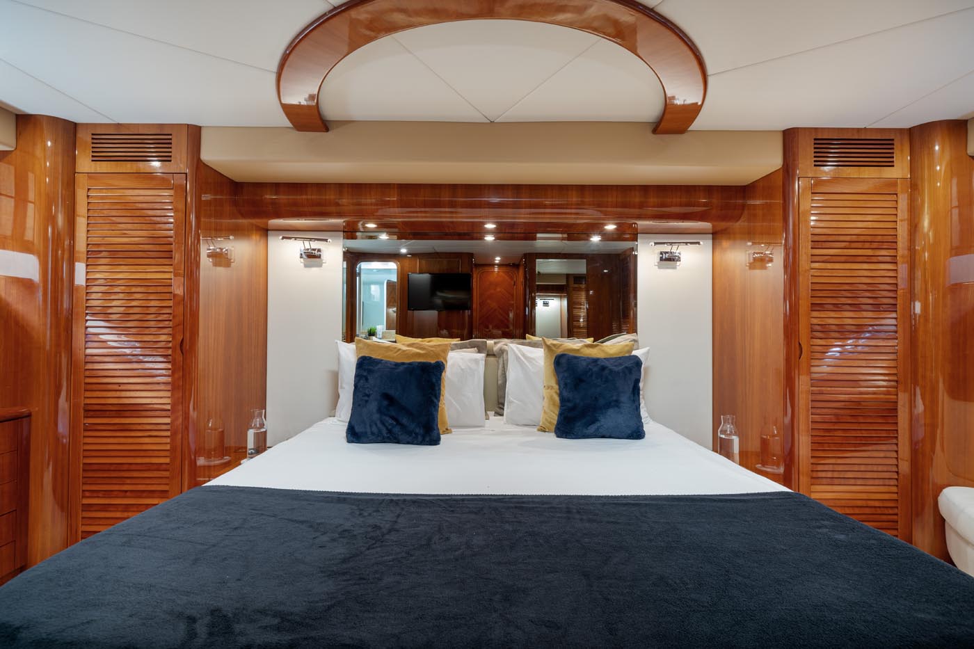 Naples Italy luxury yacht charter