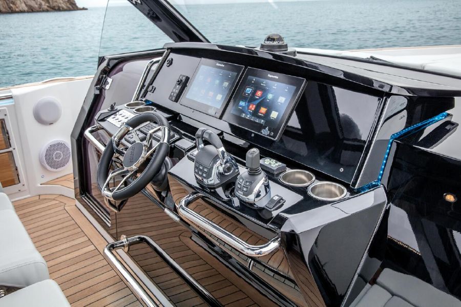 Motor Yacht Charter in Saint Tropez
