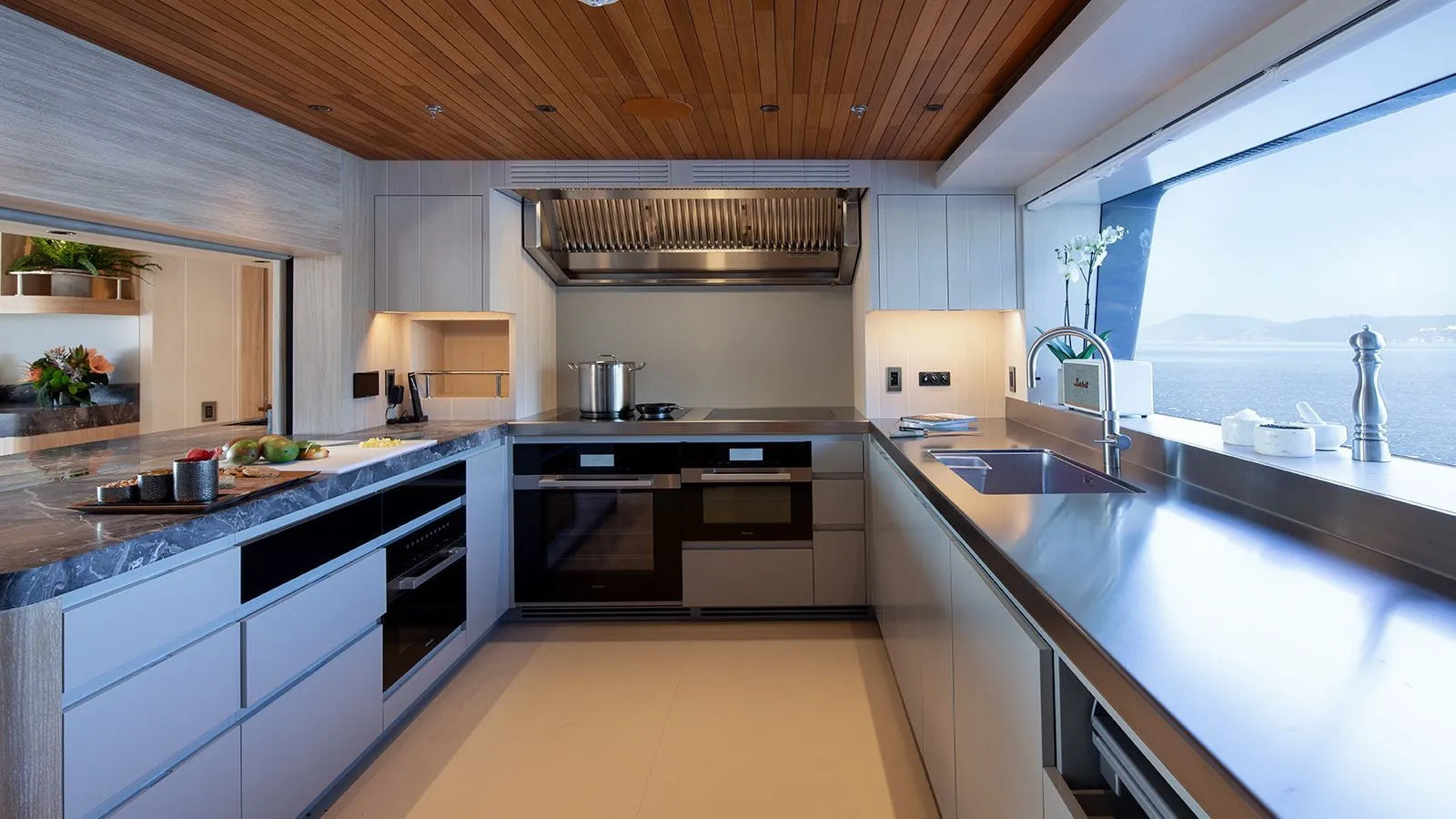 KING BENJI Luxurious Yacht Charter French Riviera