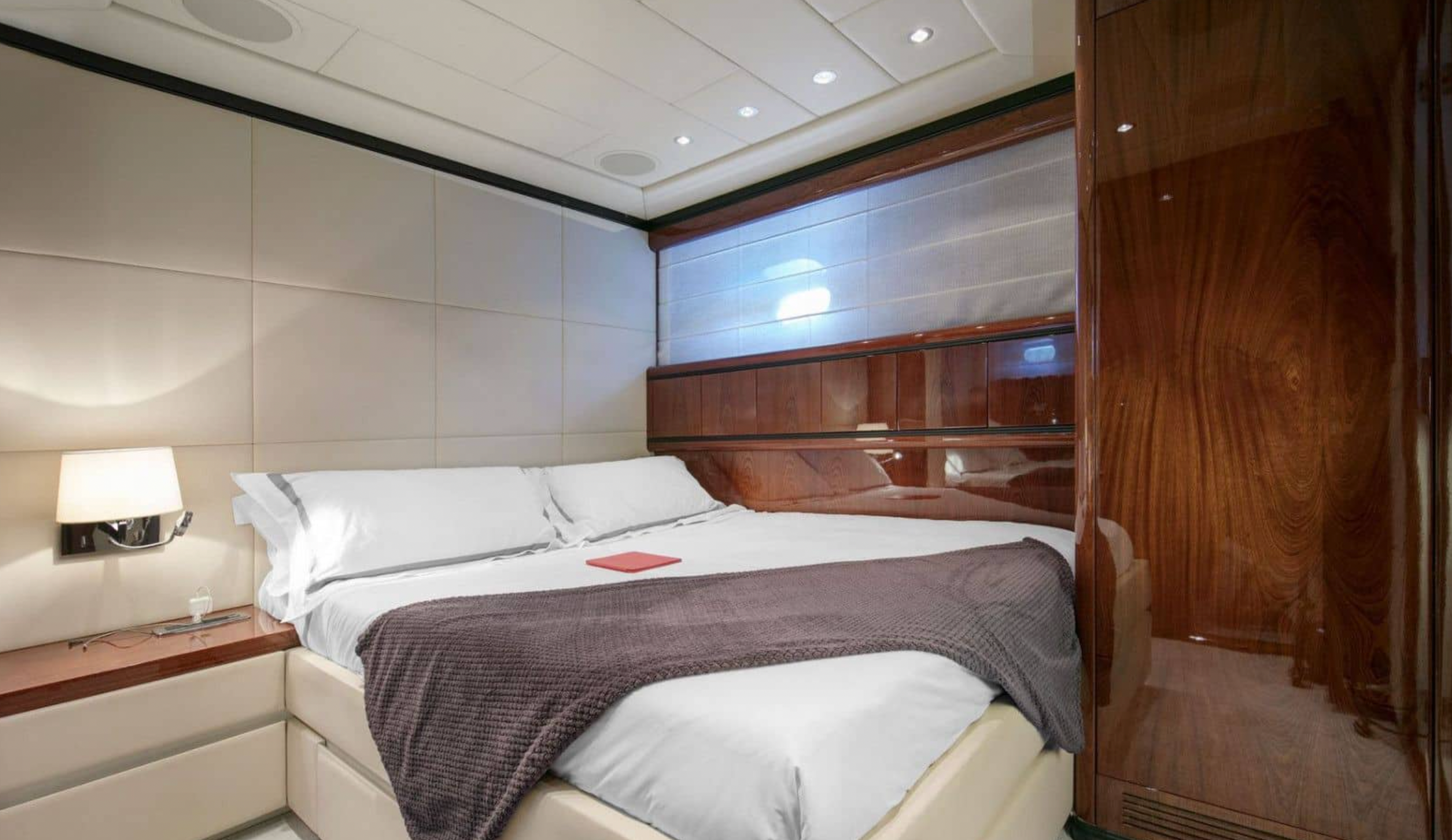 LADY B weekly yacht charter Cannes