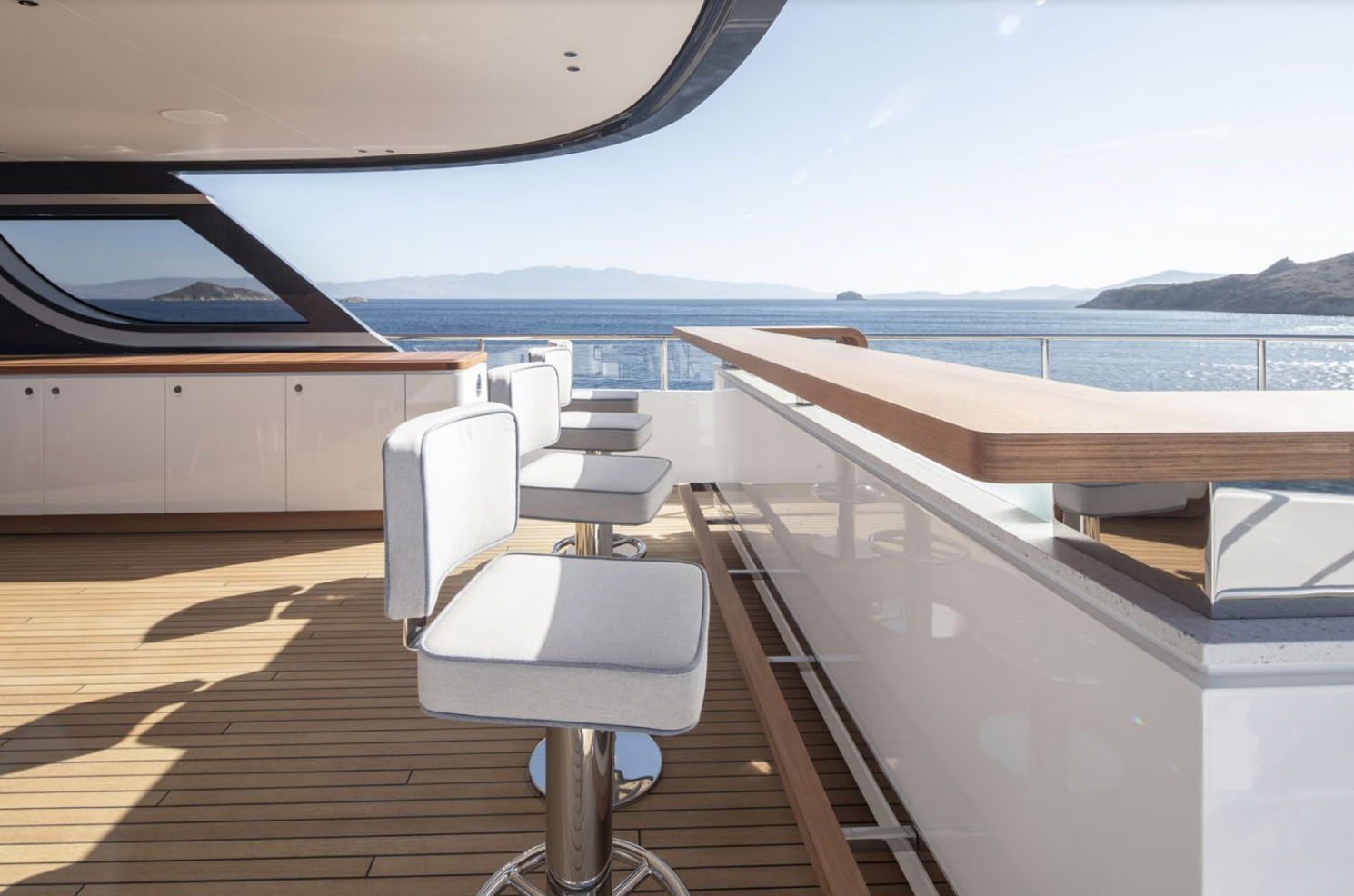 LEXSEA fully crewed motor yachts French Riviera