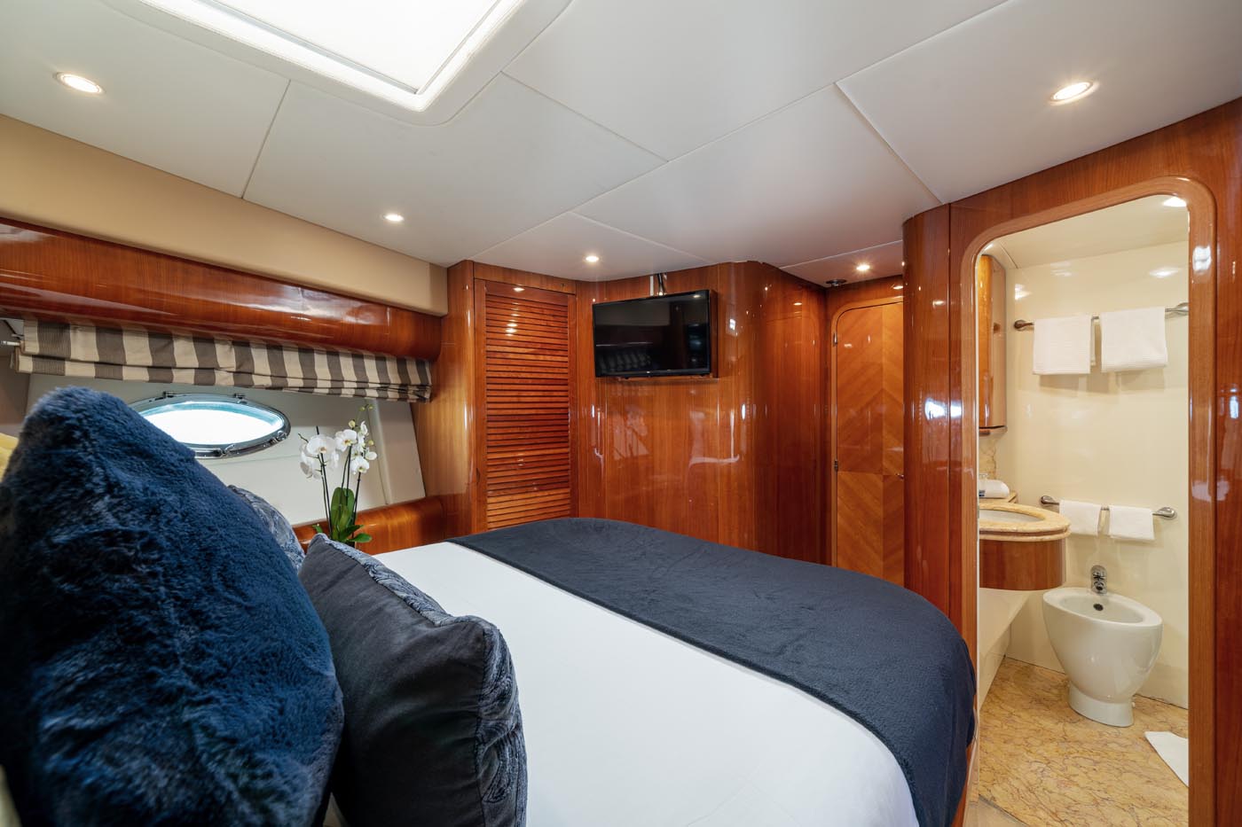 Naples Italy luxury yacht charter