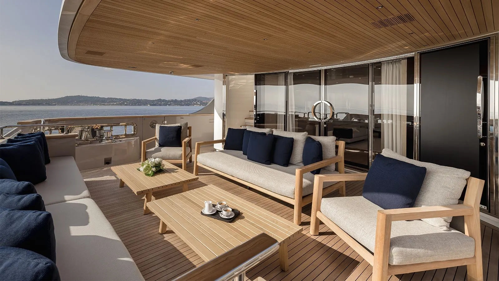 M/Y LES BRUXELLOIS yacht charter cost Cannes