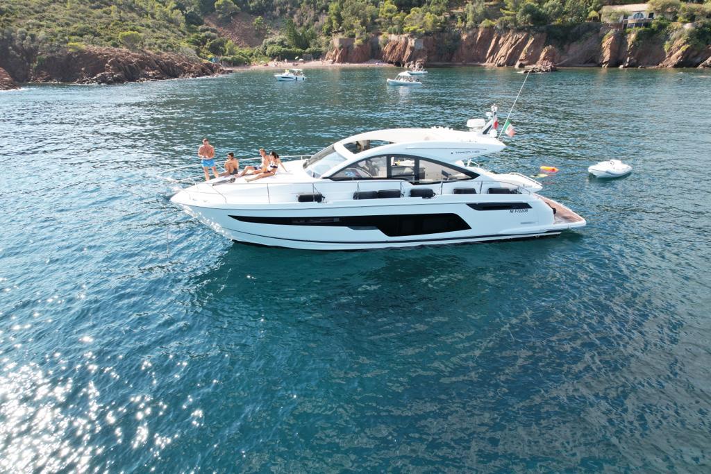 Weekly yacht Charter Cannes