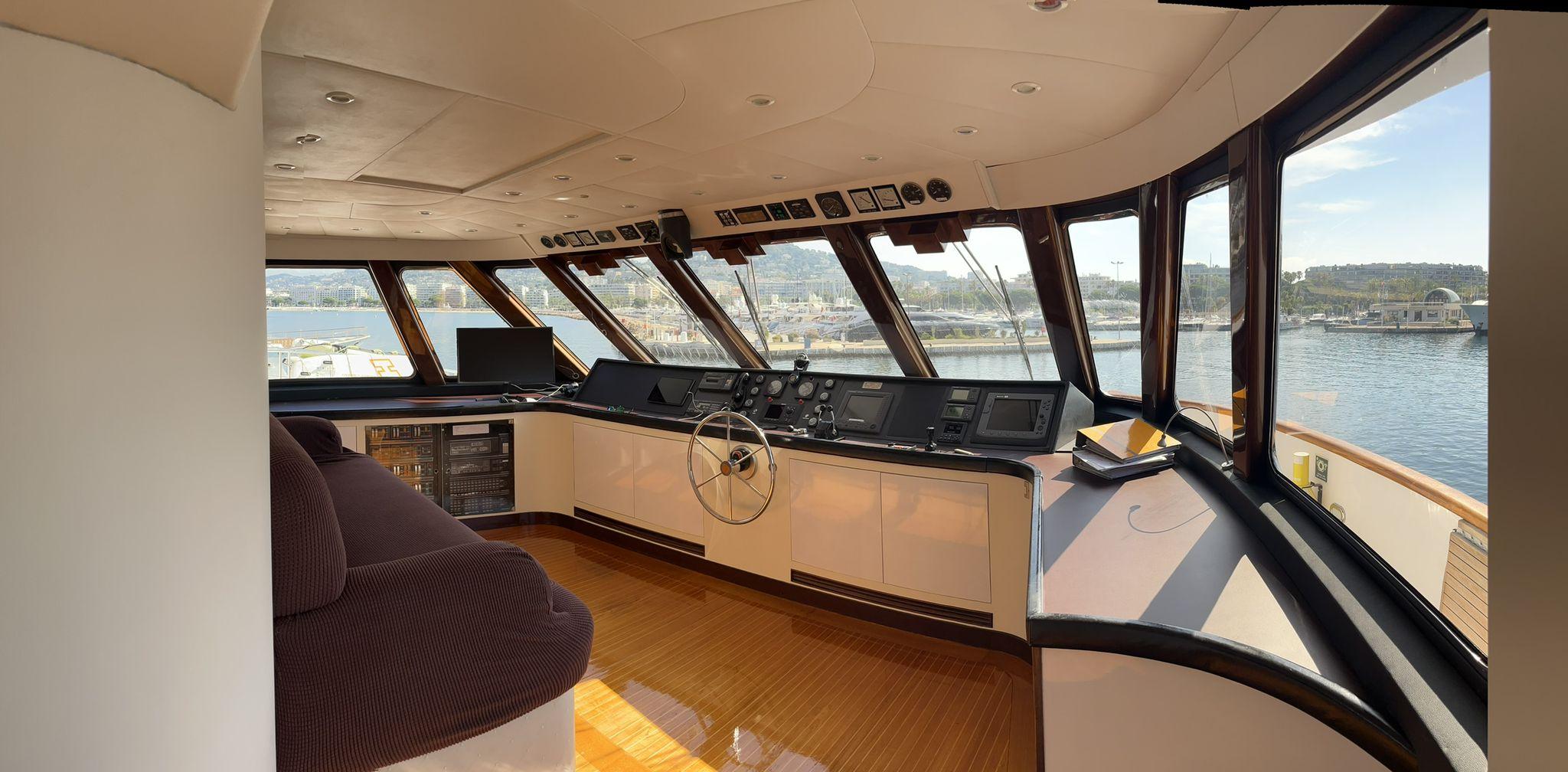 Yacht Charter with crew in Cannes