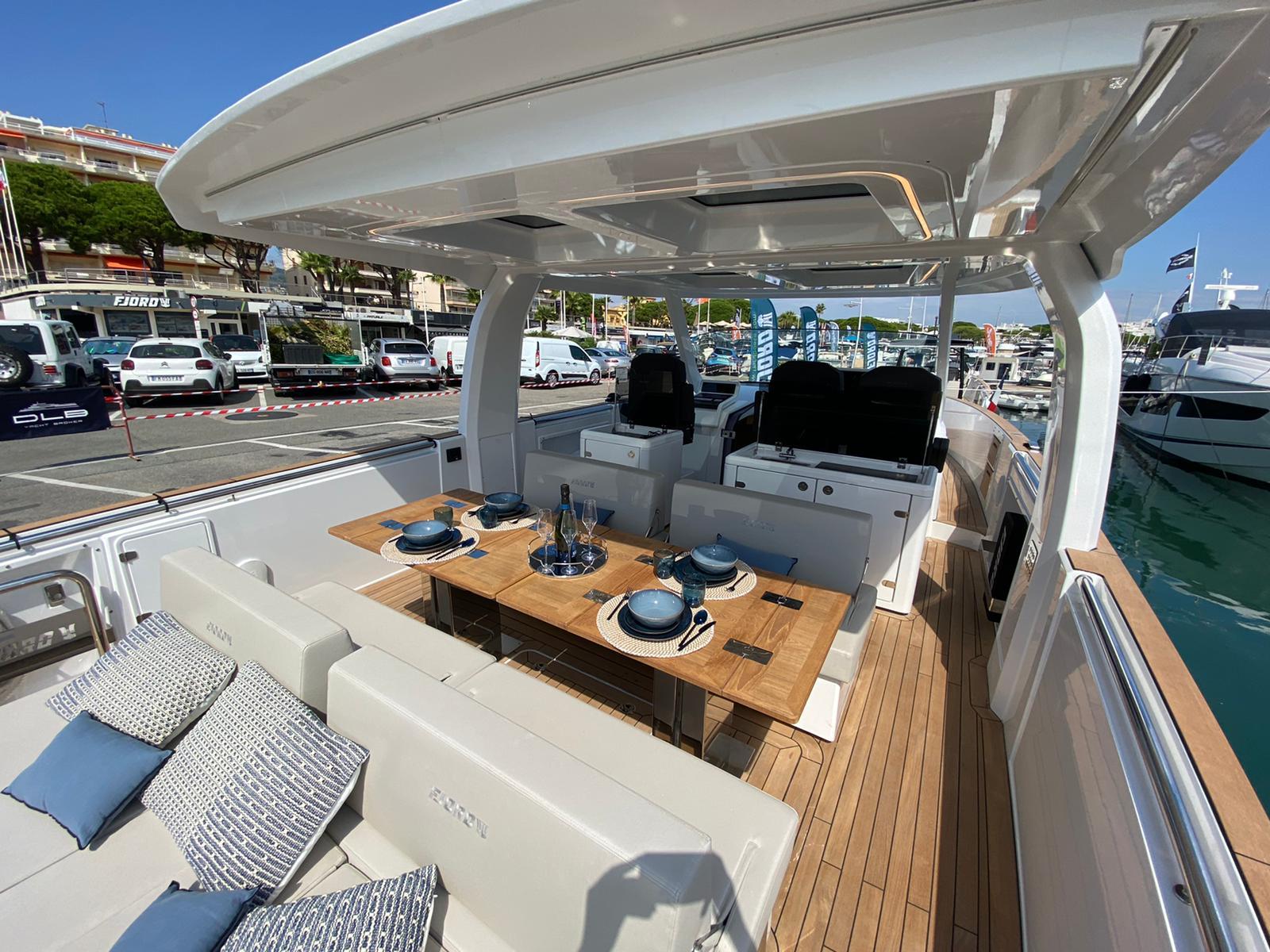 Weekly yacht Charter St Tropez France