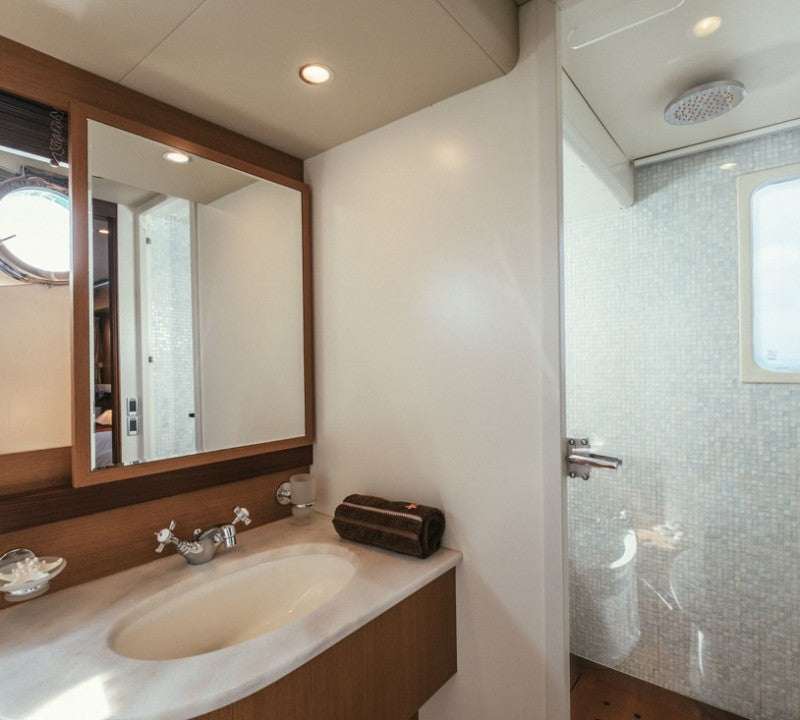 Luxury Yacht Rentlal in Antibes