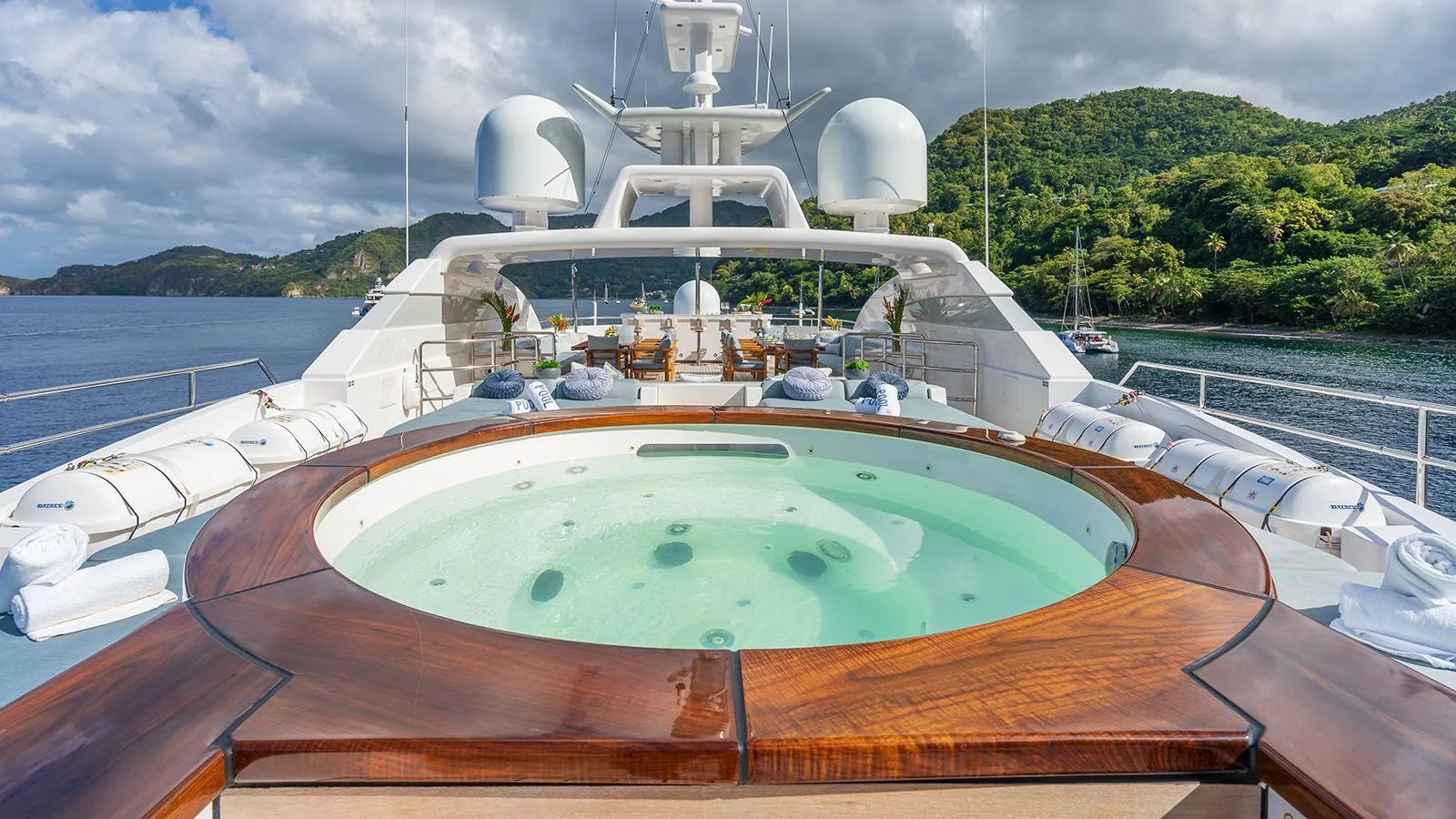 luxury yacht charter Holiday Cannes
