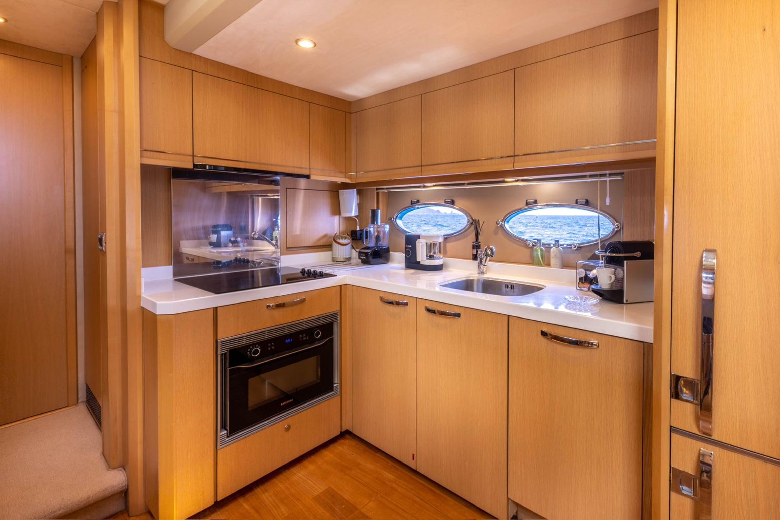 P'tite Bouille Motor Yacht Charter Cannes France