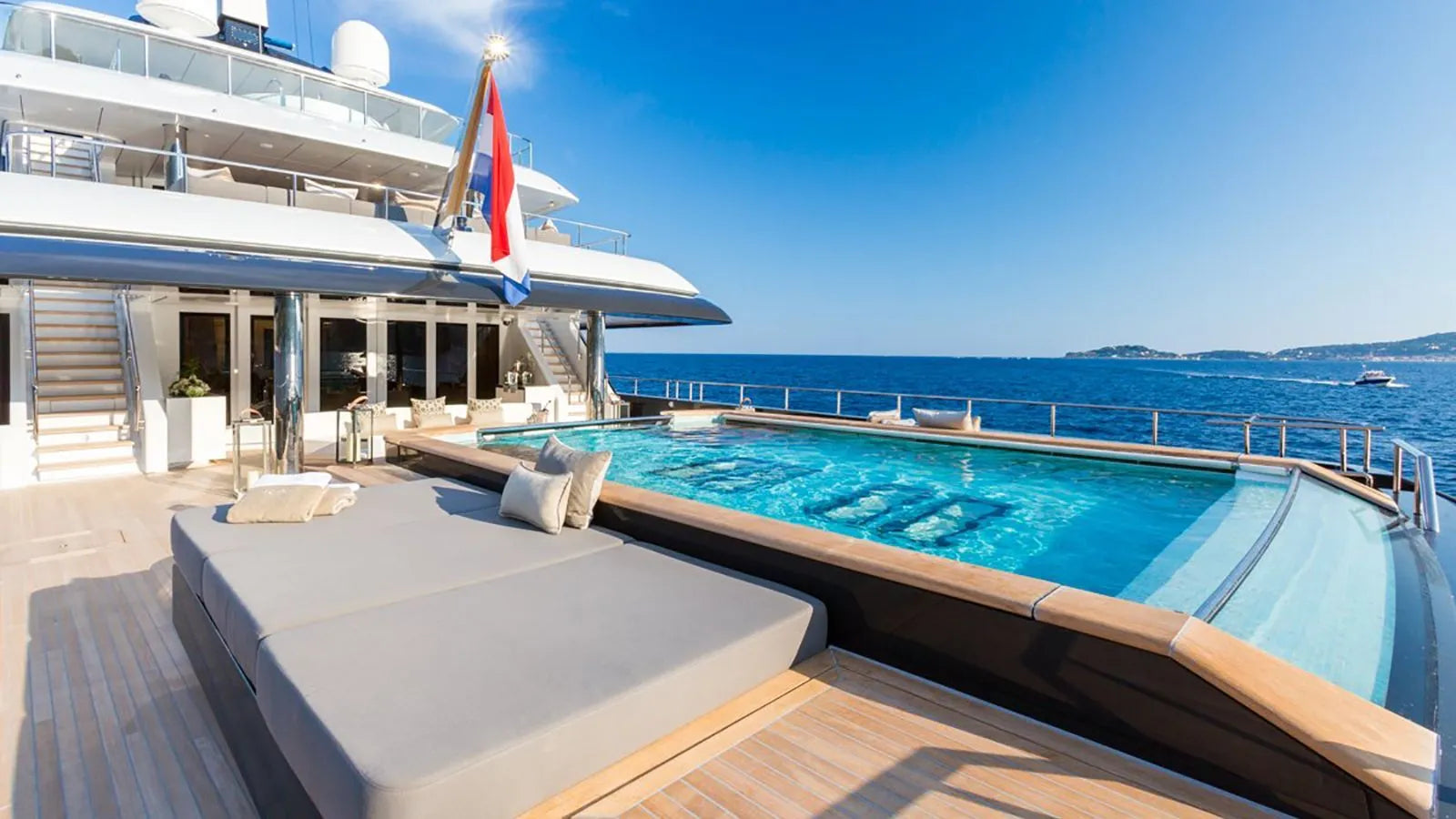 luxury yacht charter Cannes