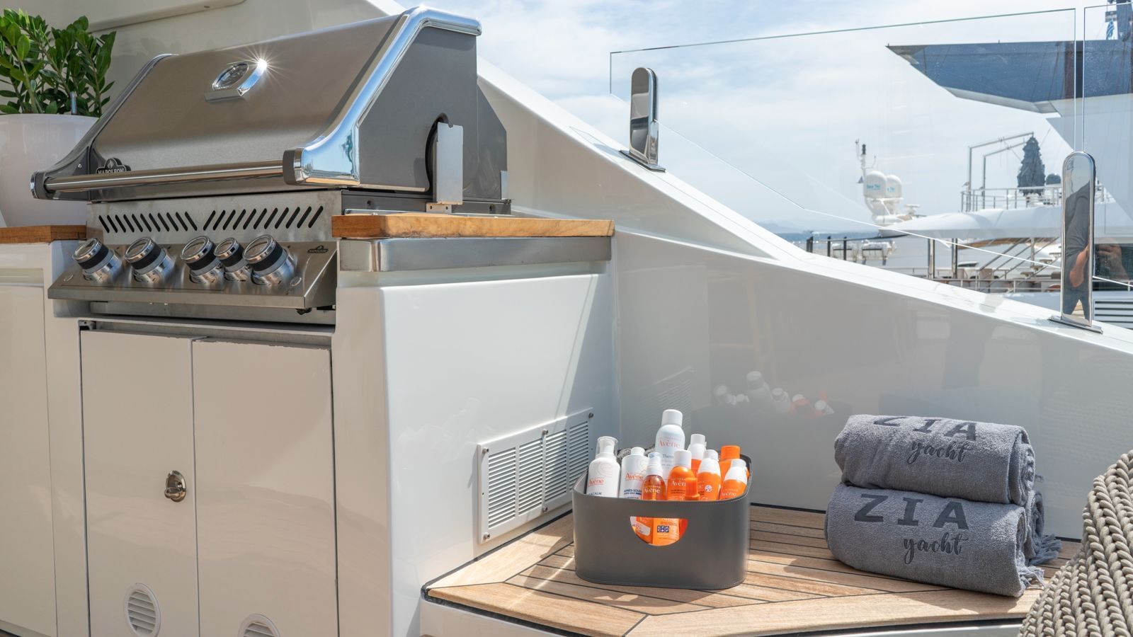 M/Y ZIA best yacht charter In Cannes France