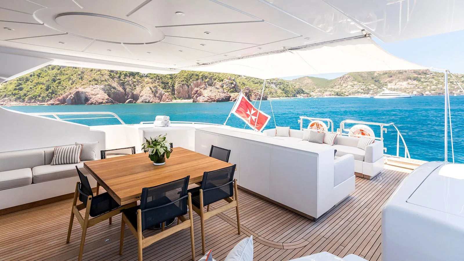 Weekly yacht Charter Cannes