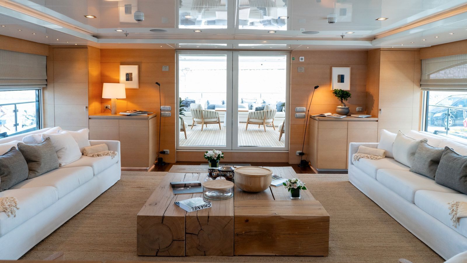 M/Y ZIA private yacht charter Cannes