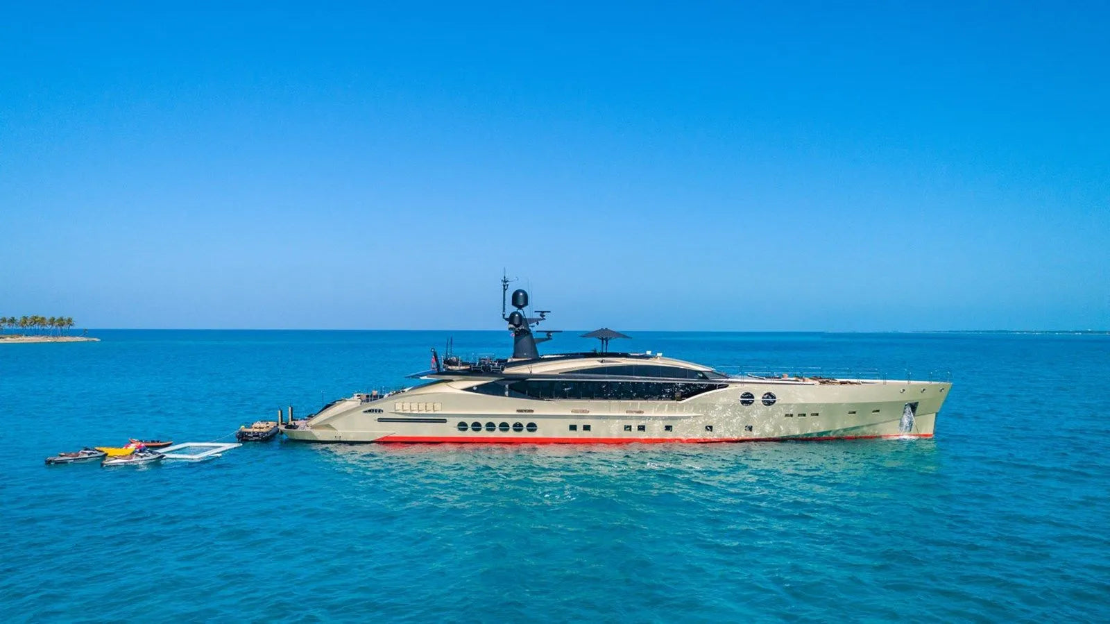 DB9 Weekly yacht Charter Cannes