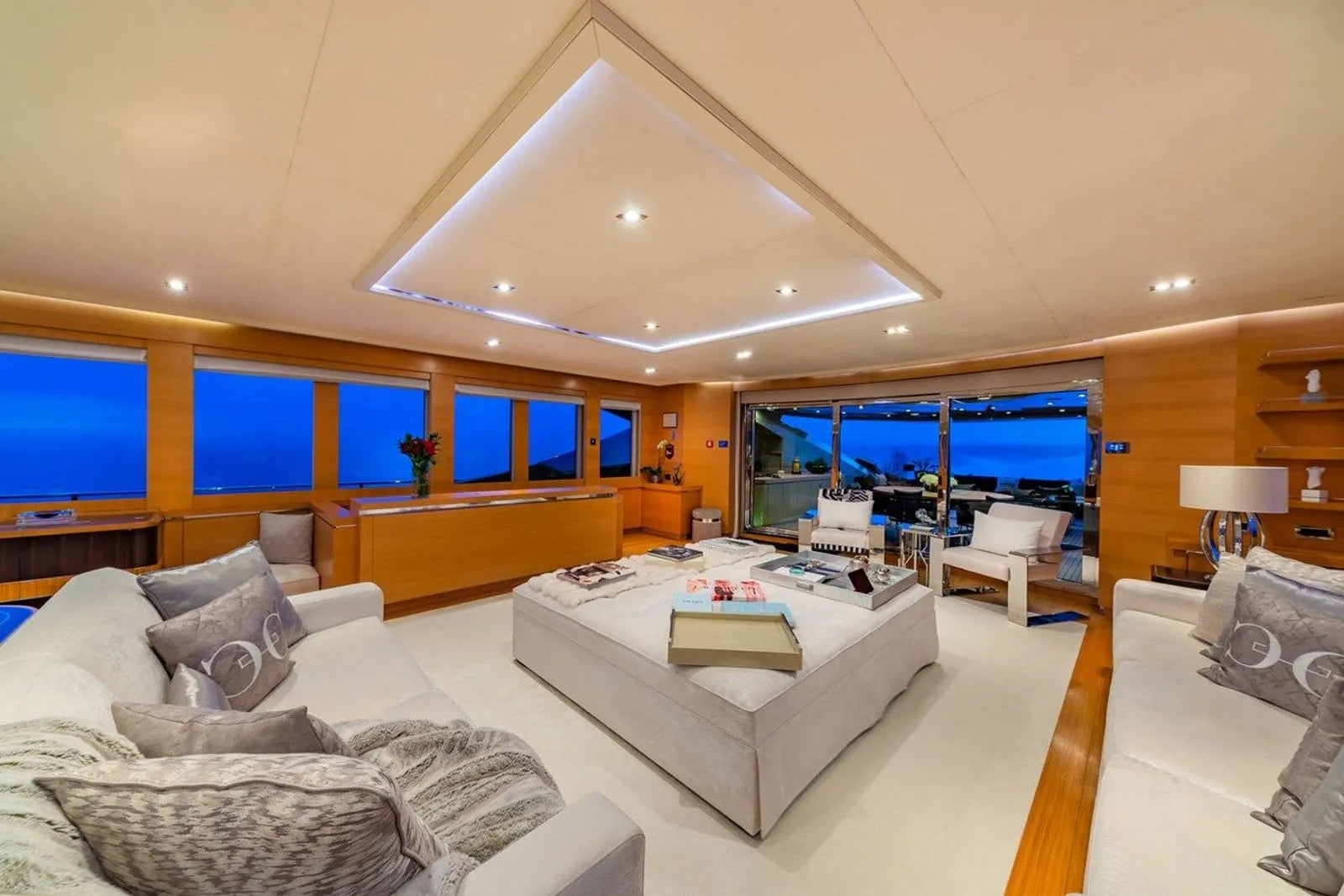Weekly yacht Charter Cannes