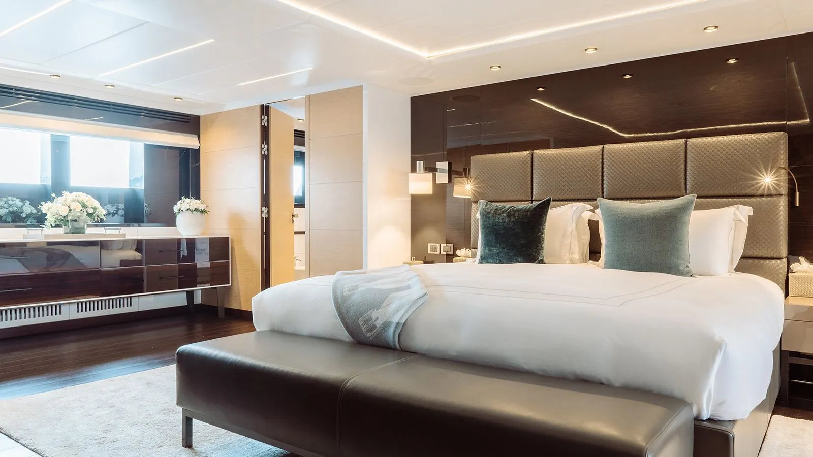 weekend yacht charter St Tropez France