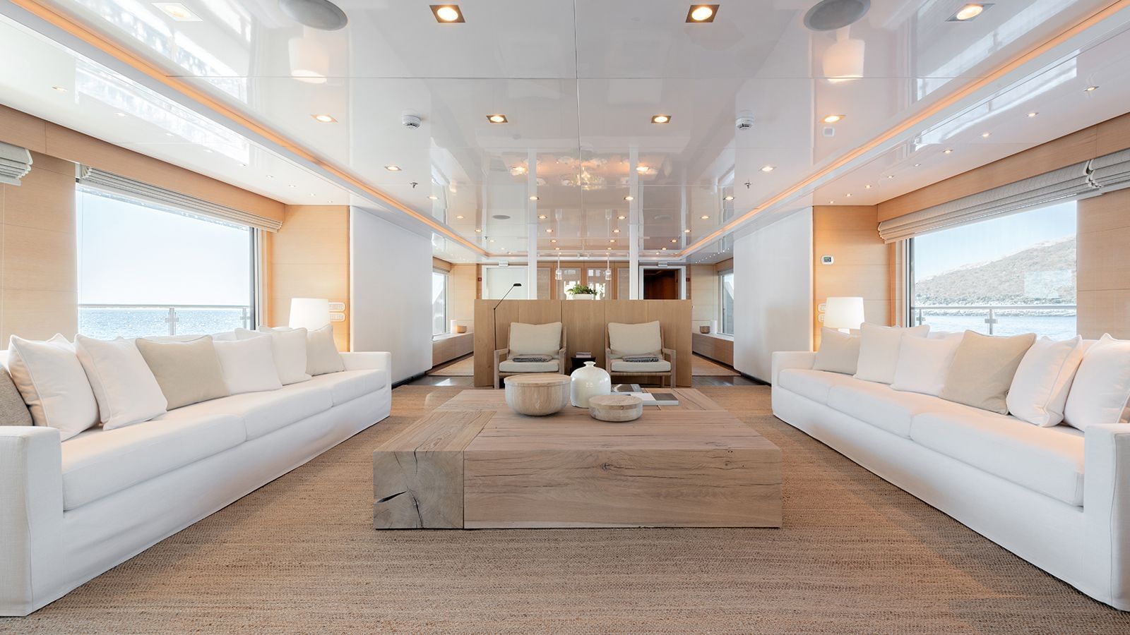 M/Y ZIA superyacht charters Cannes France