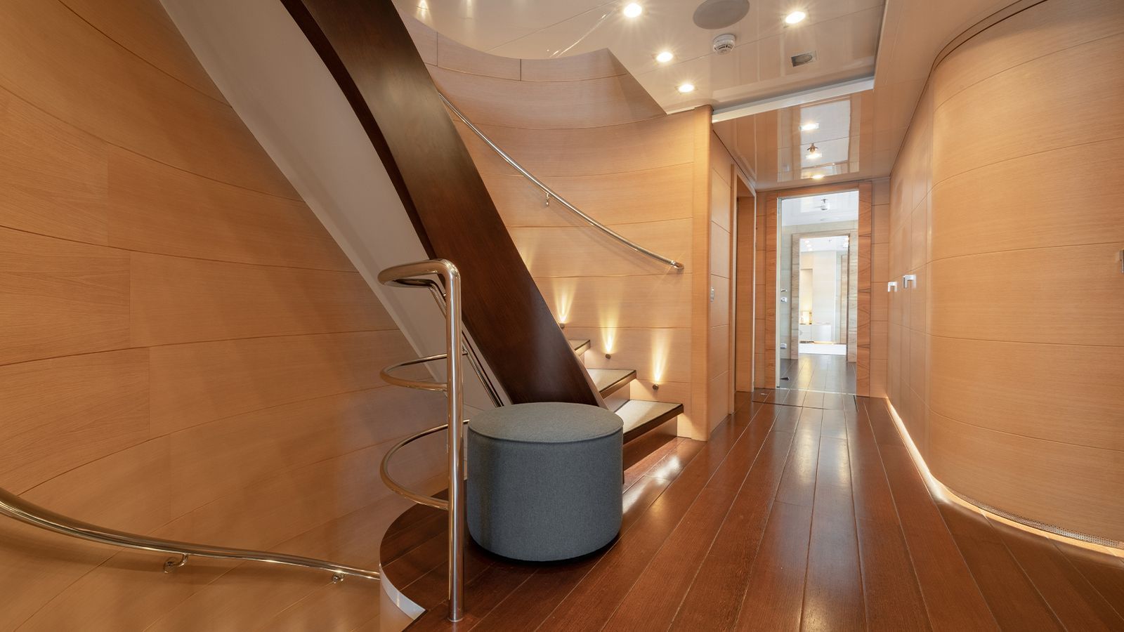 M/Y ZIA Luxurious Yacht Charter Cannes