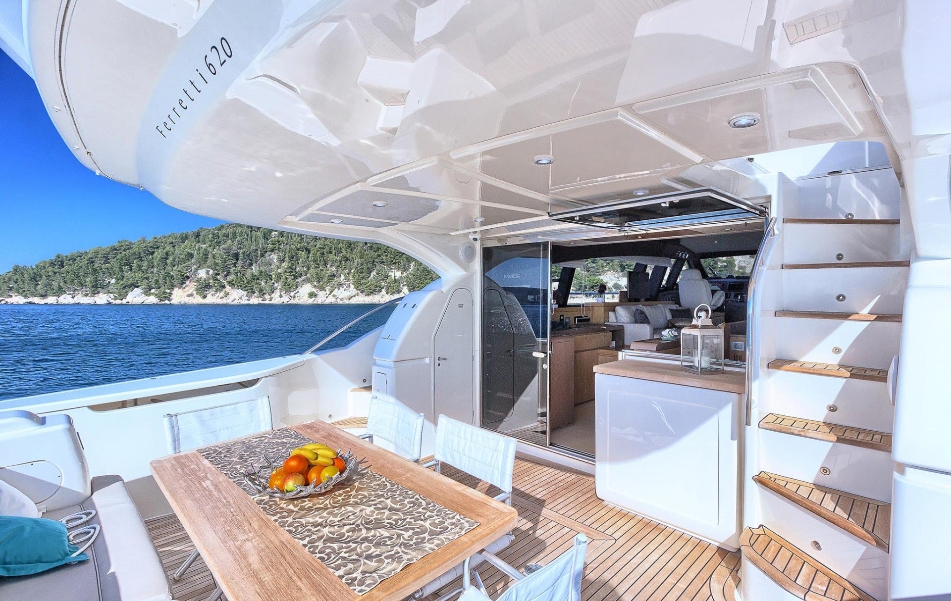 Weekly yacht Charter Cannes