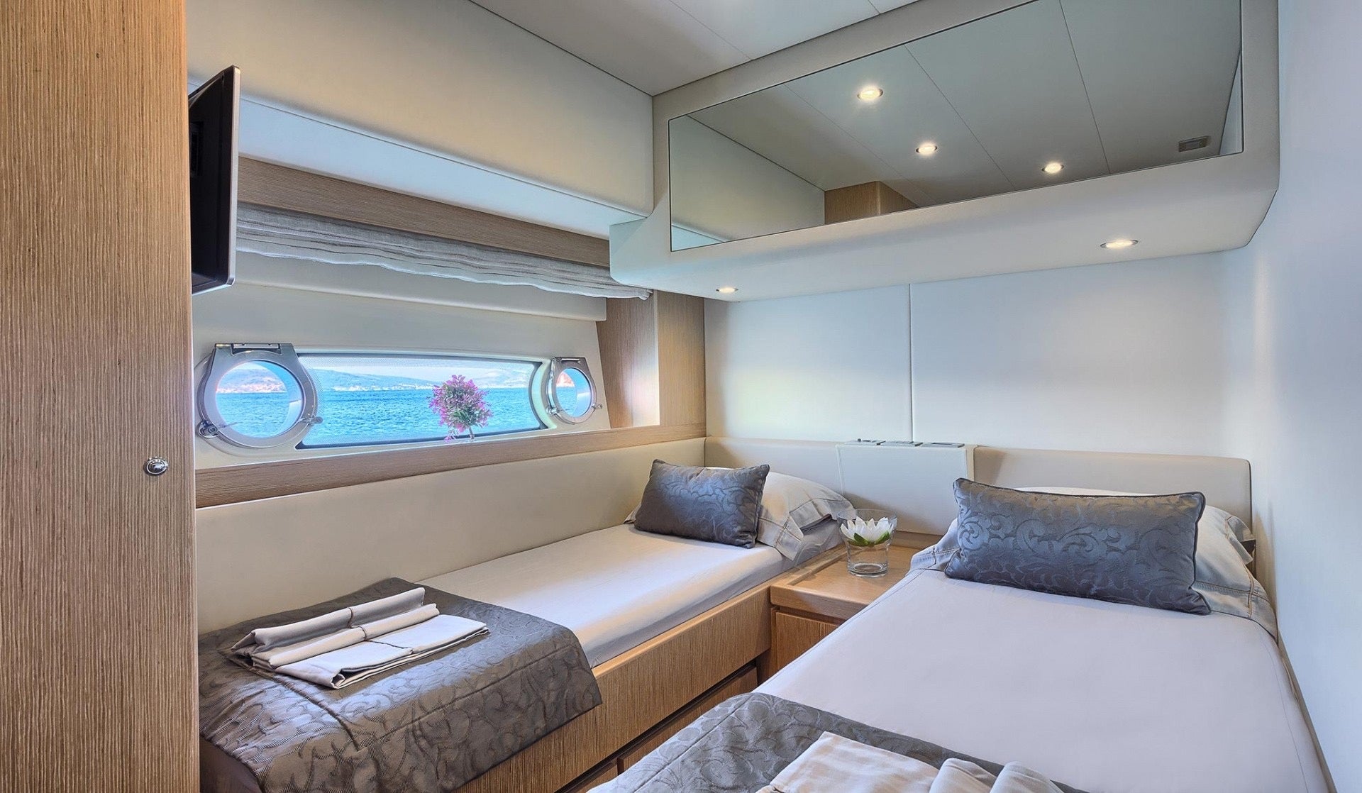 FERRETTI party yacht Charter Cannes