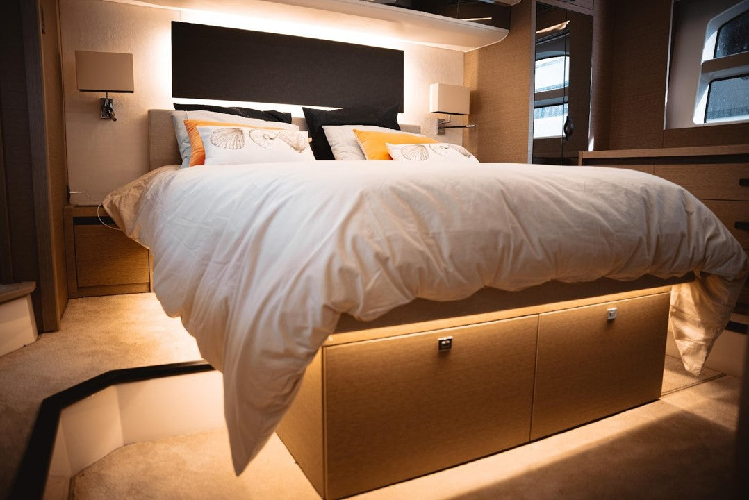 Motor Yacht Charter in Cannes
