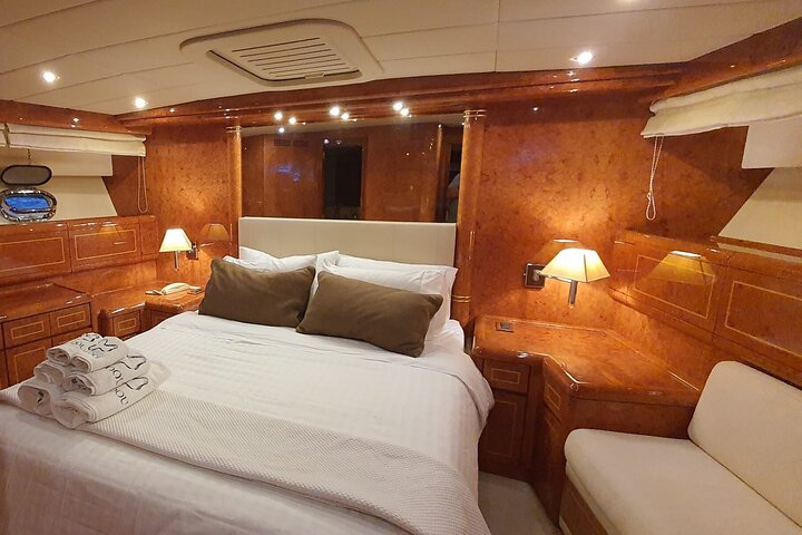 yacht charter Mykonos Greece with crew