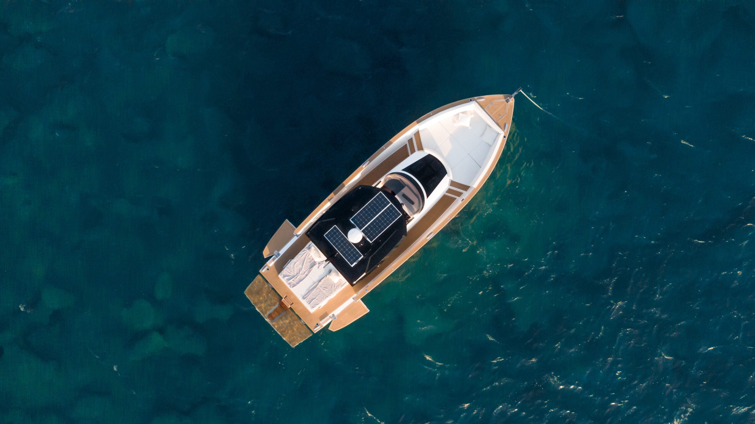 yacht charter Mykonos Greece with crew