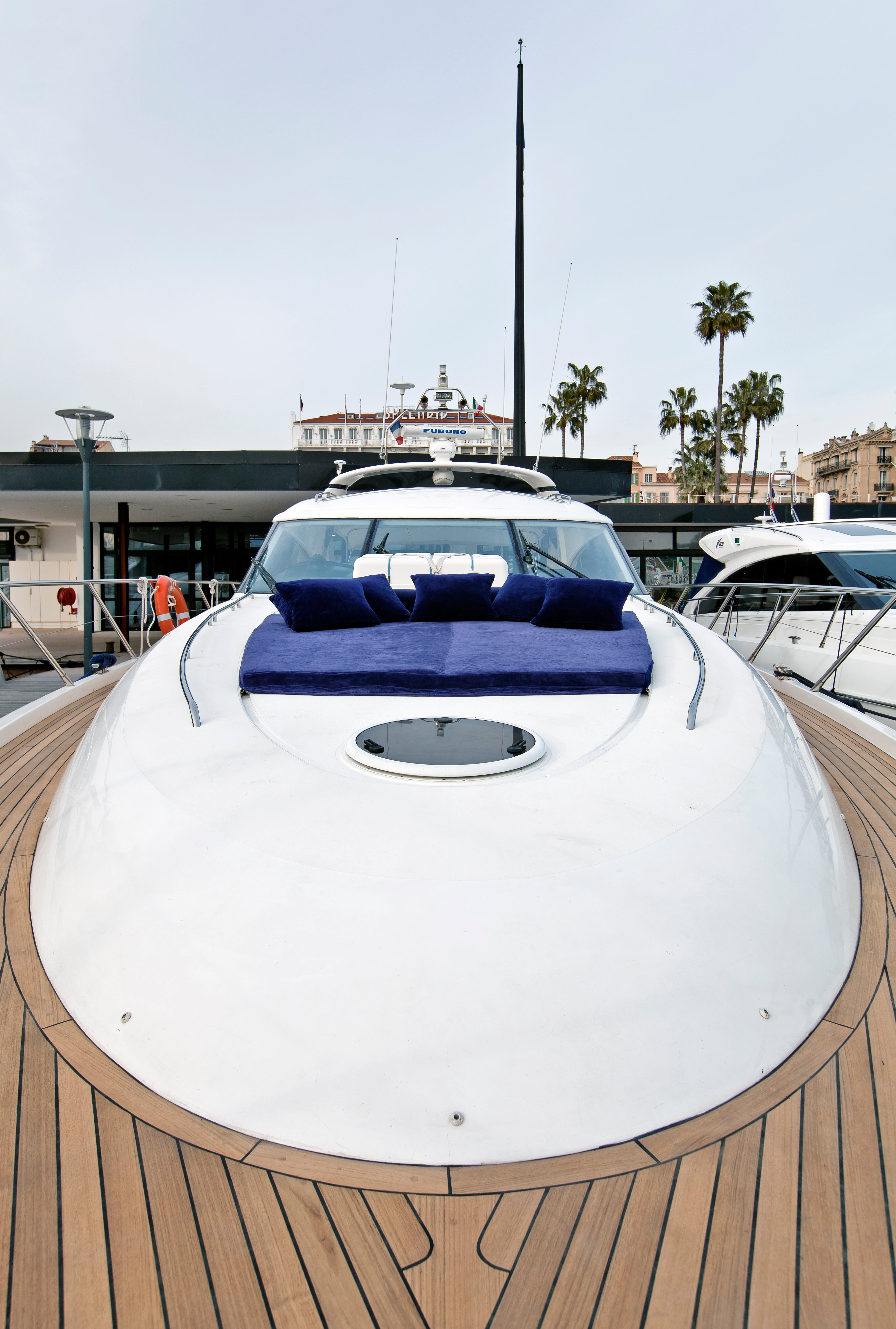 fully crewed motor yachts French Riviera
