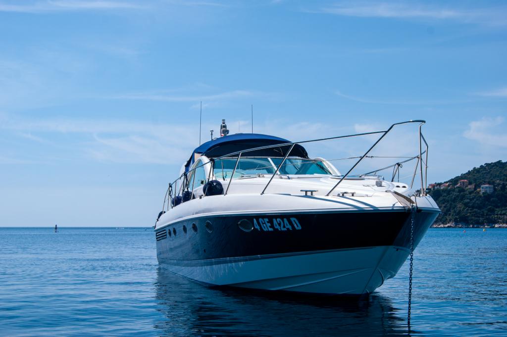 Mega yacht Charter south of France