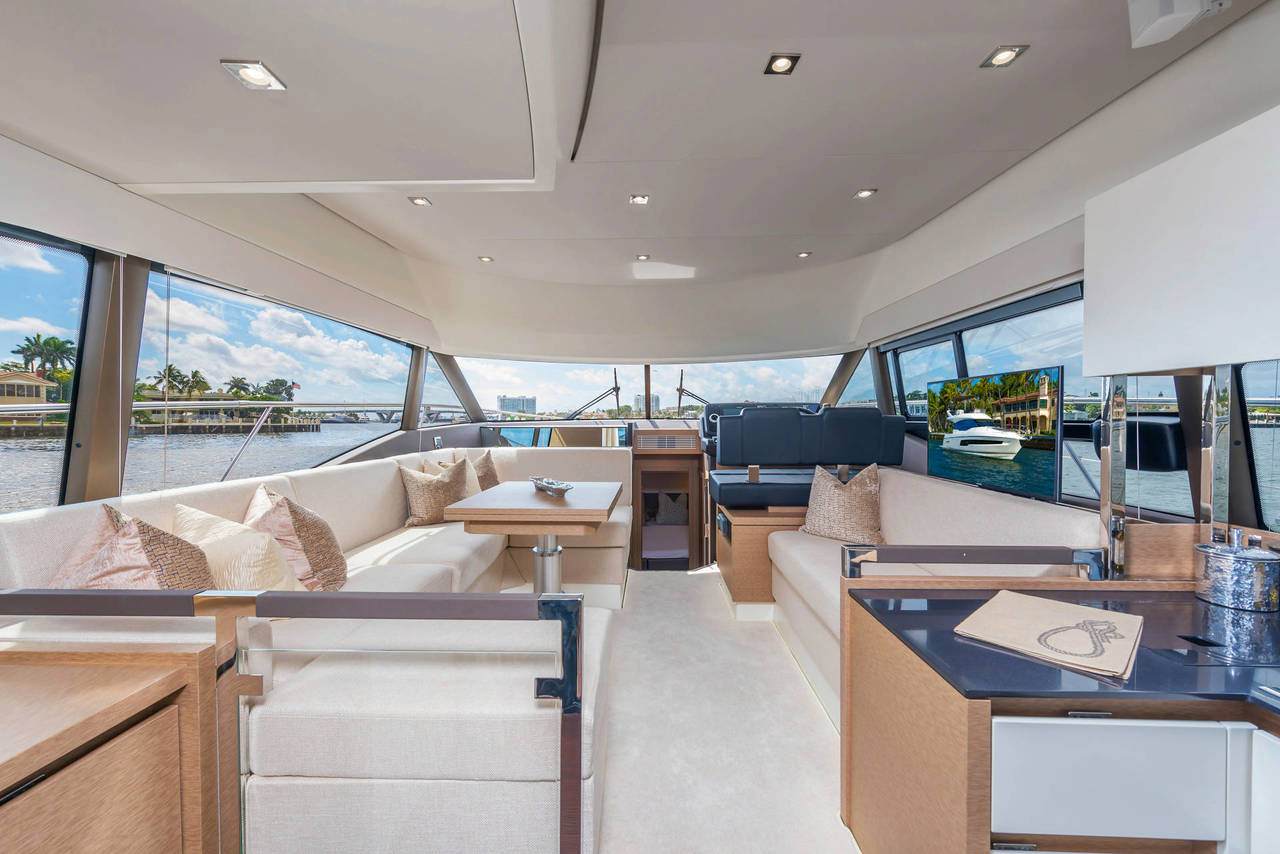 Hourly yacht charter south of France
