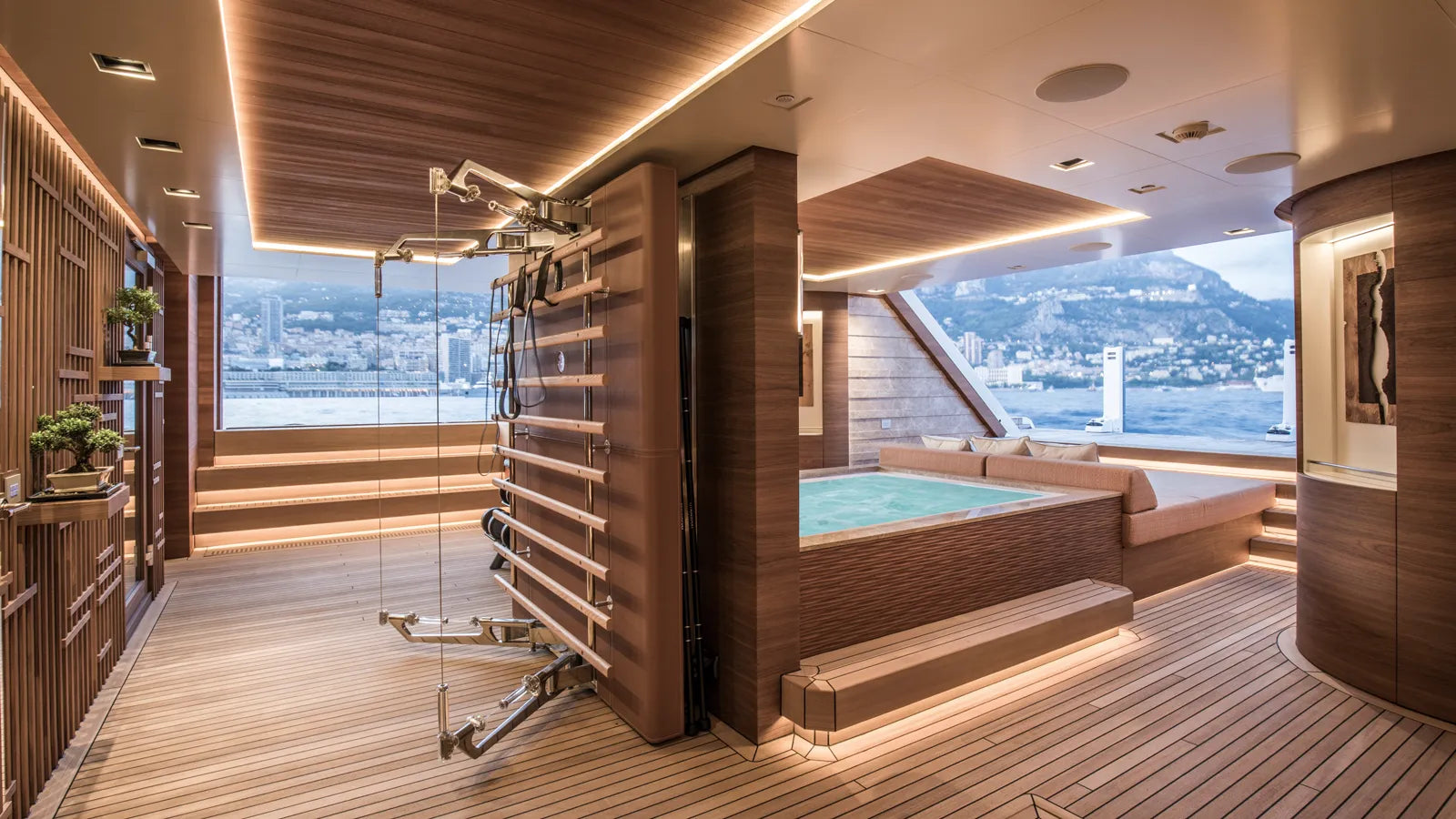 M/Y LIFE SAGA