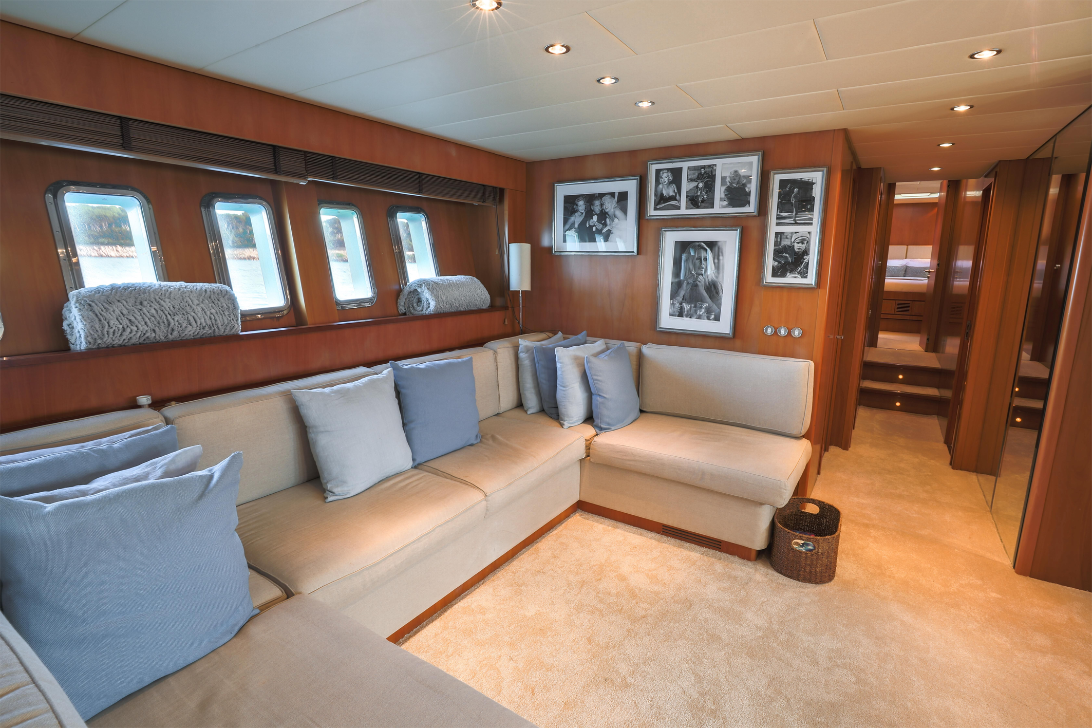 Hourly yacht charters Antibes France