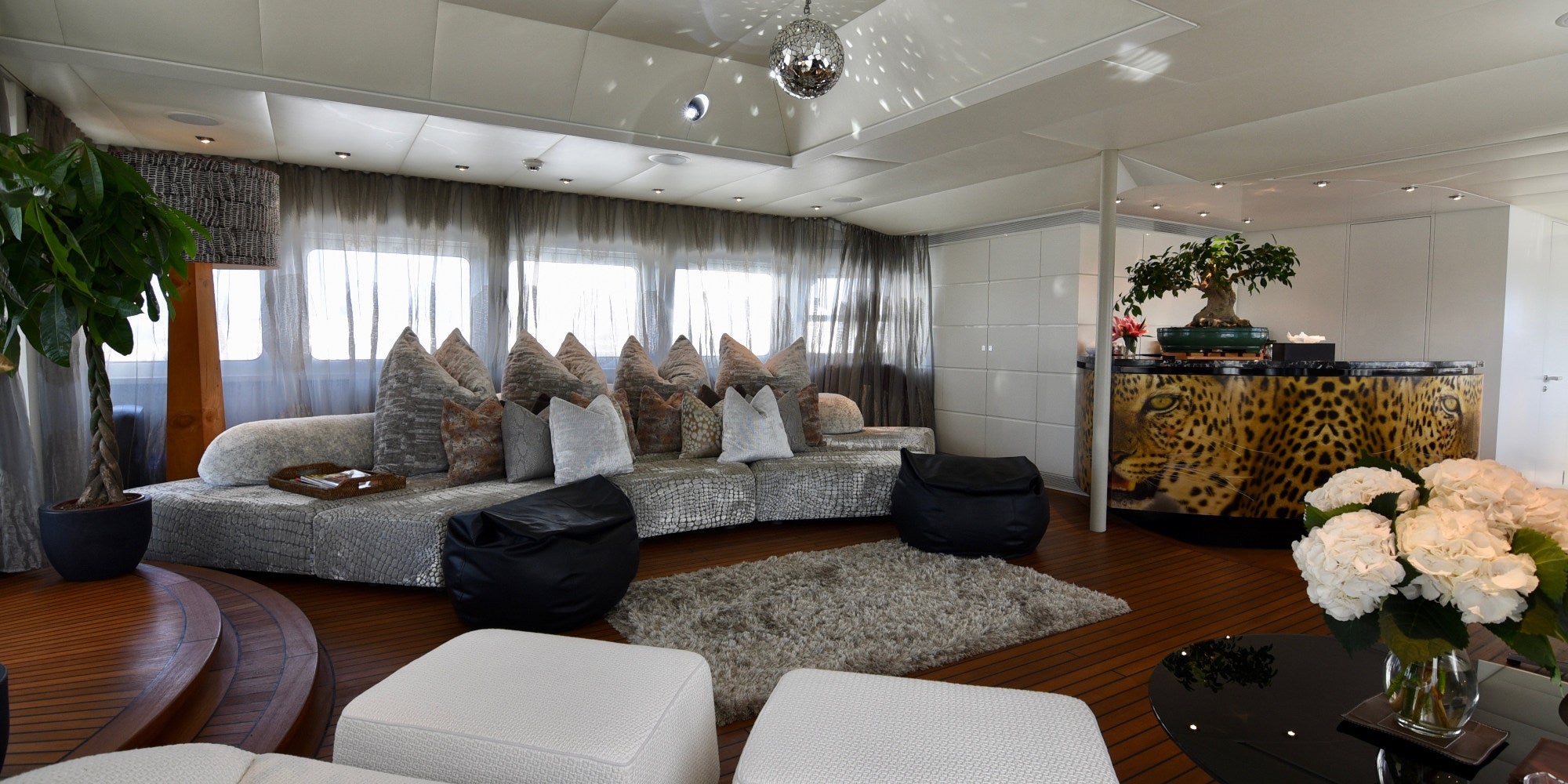M/Y LIFE SAGA