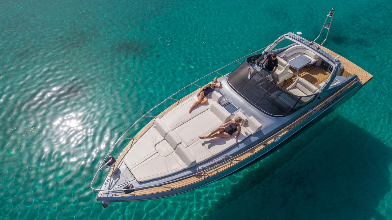 luxury yacht charter Greece