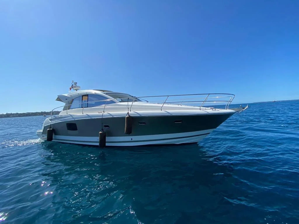 Weekly yacht Charter Cannes