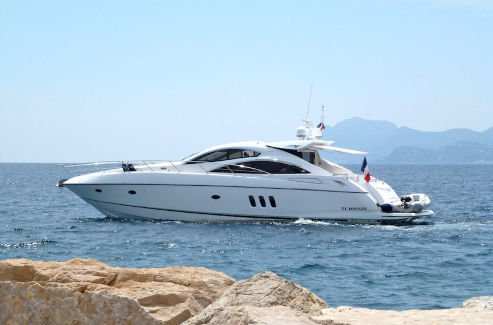 Mega yacht Charter Cannes