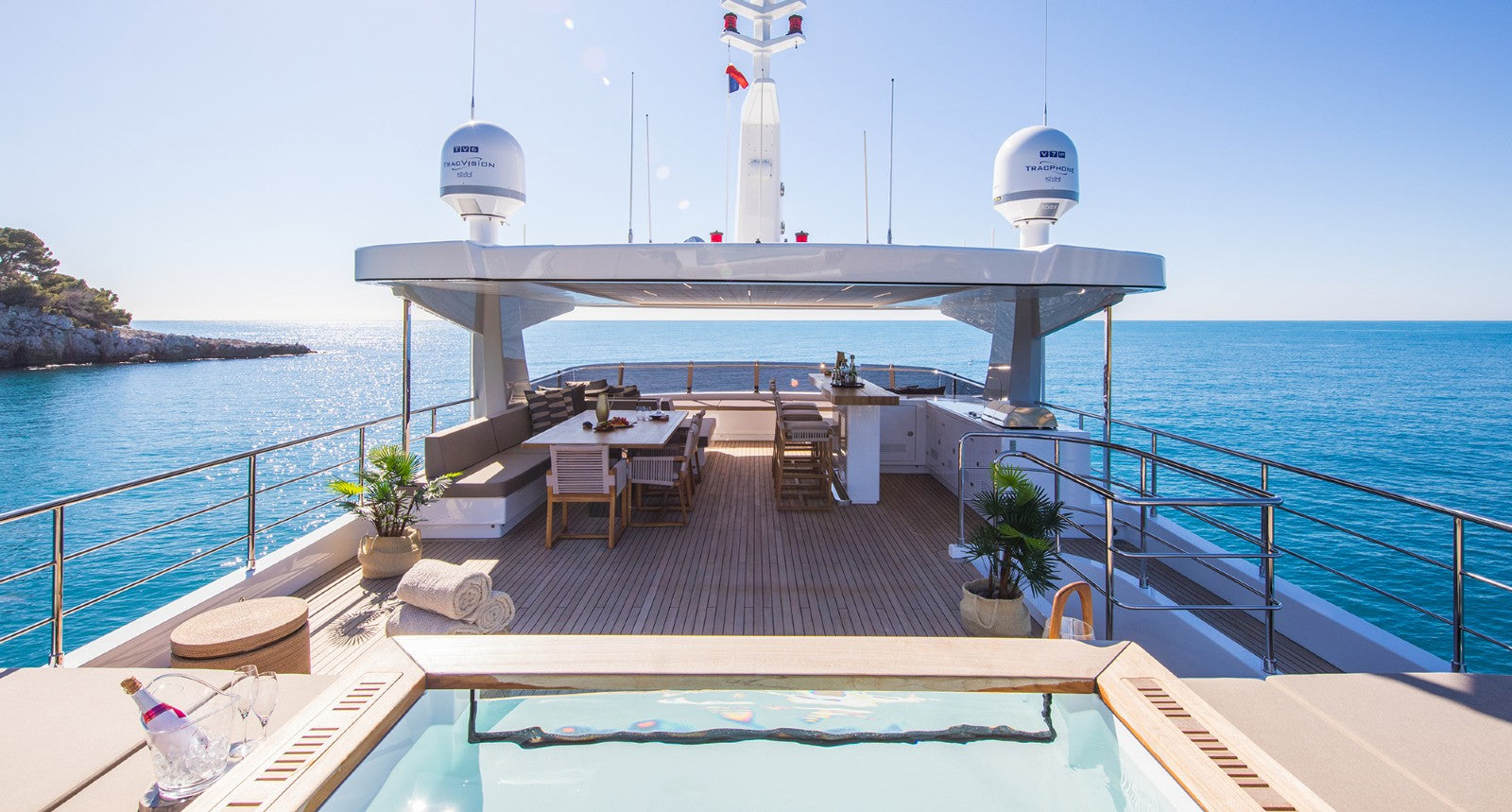 What makes a Yacht Charter Vacation so Luxurious?
