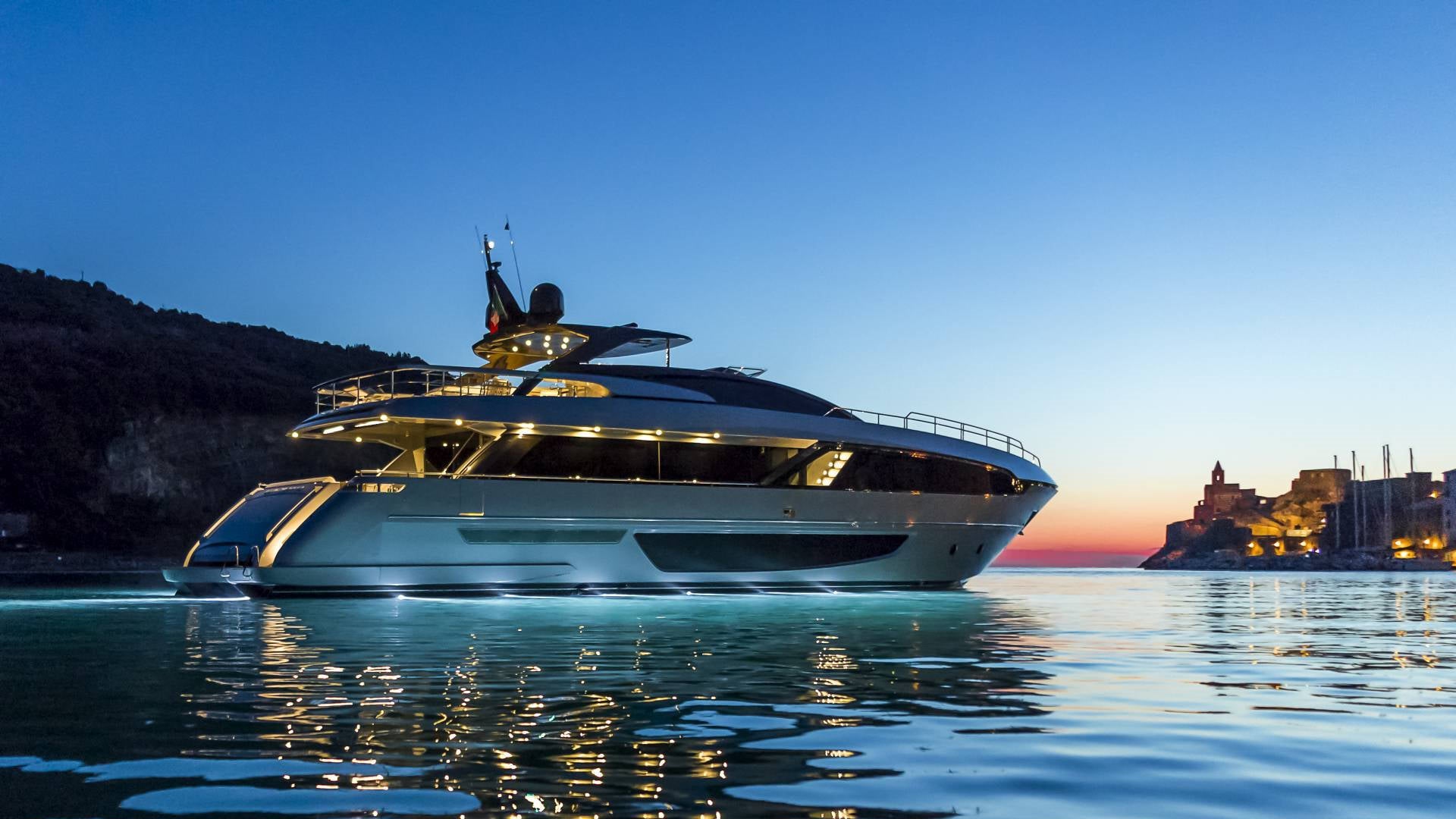The Royal Treatment: French Riviera Luxury Yacht Charters