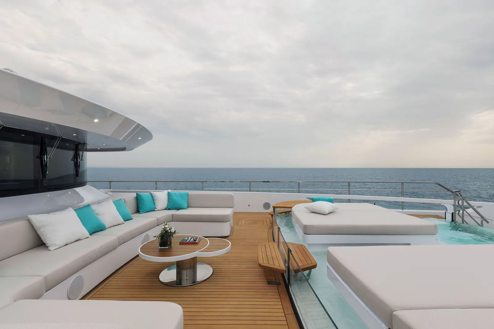 Wikus Botes M/Y MAVERICK Luxury Yacht for Charter | Caribbean Yacht Charter ...