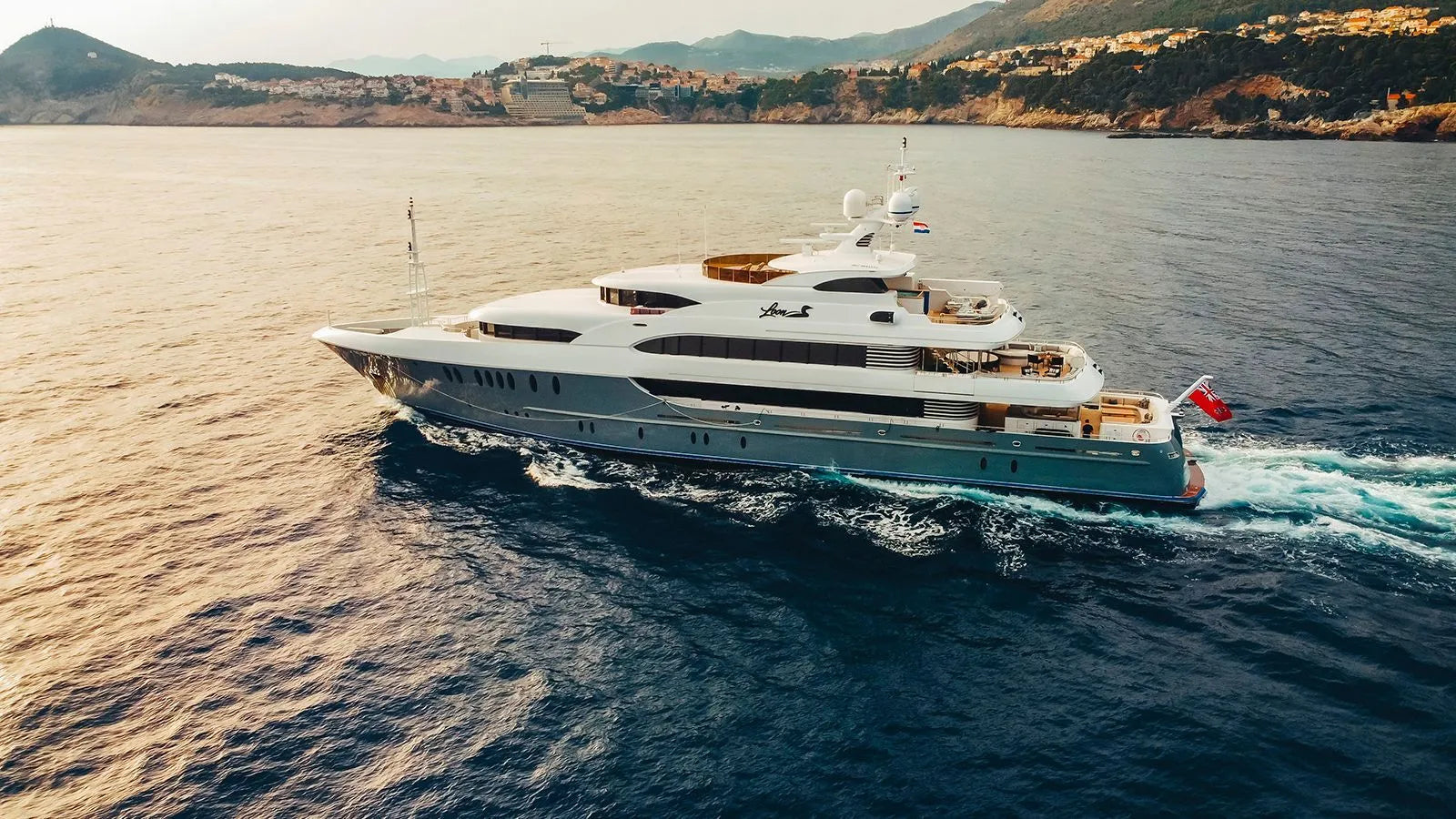 Charter yacht club Monaco