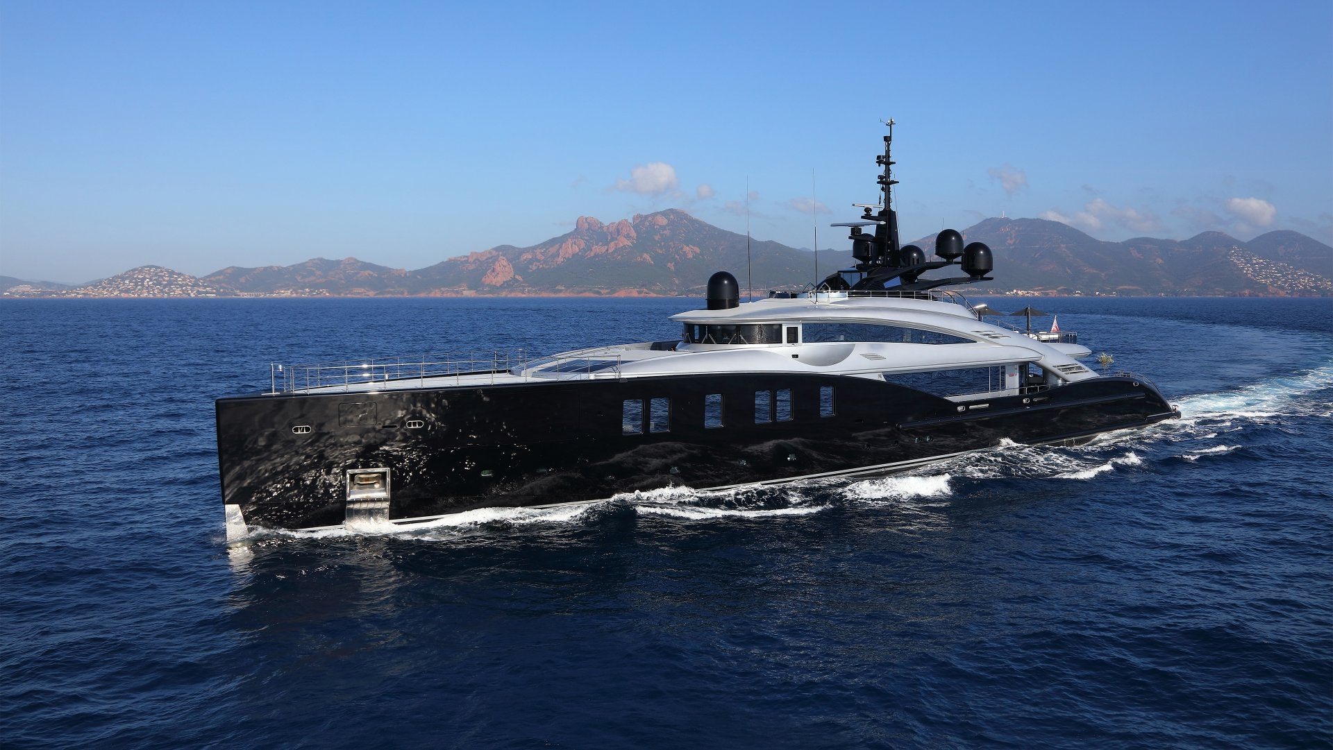 OKTO luxury yacht for charter St Tropez France