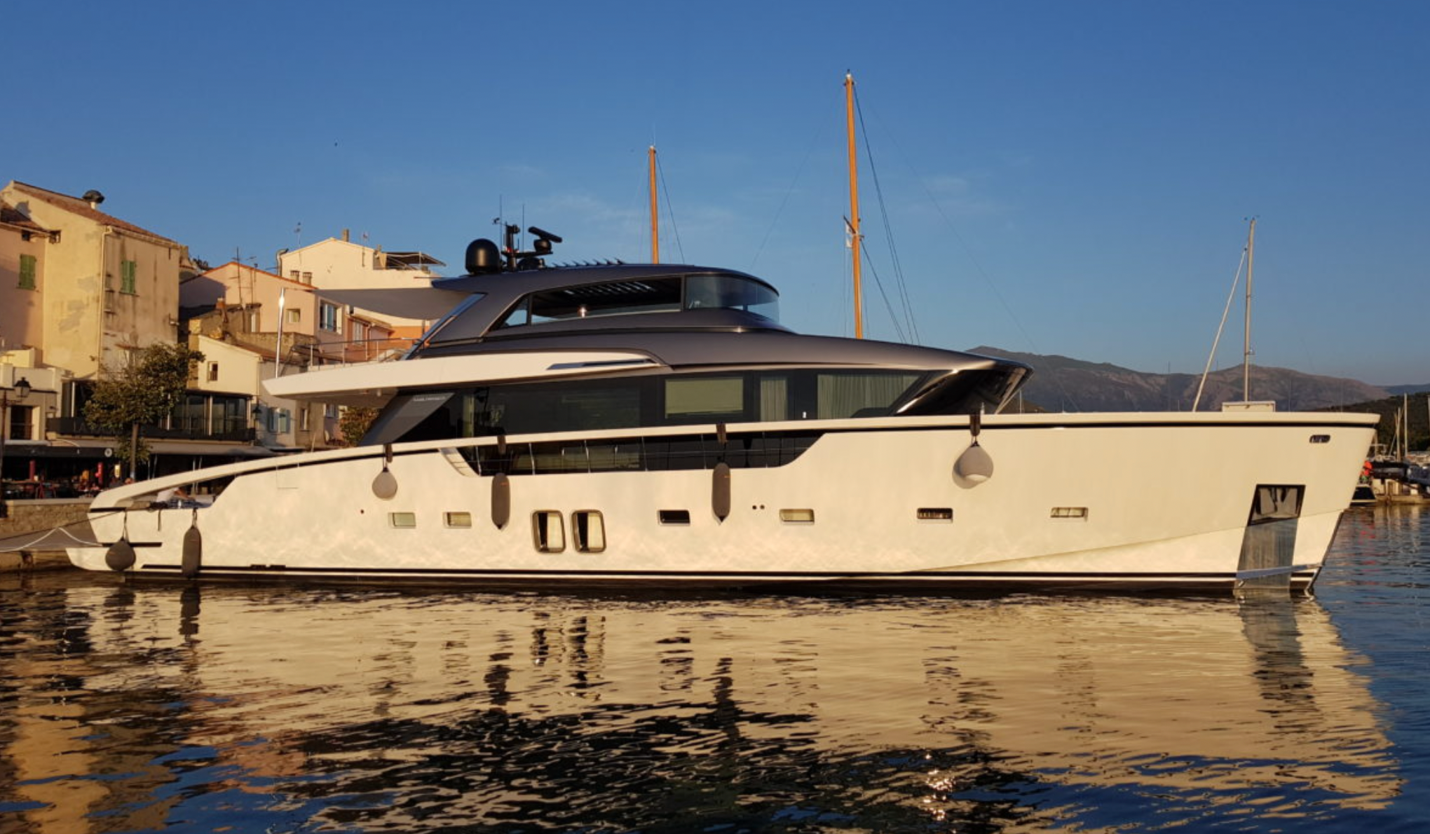 Weekly yacht Charter Cannes 