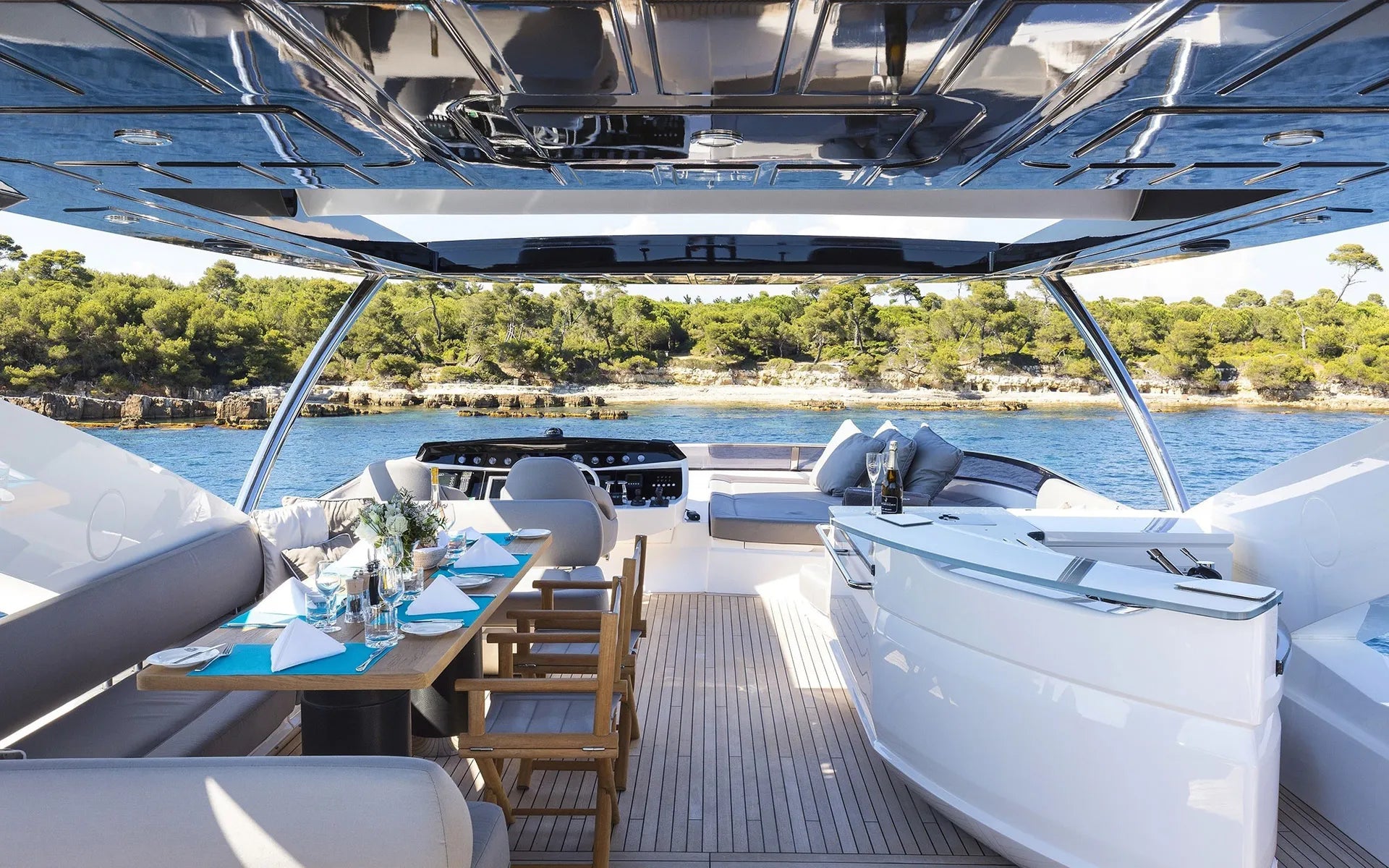 Weekly yacht Charter Cannes 